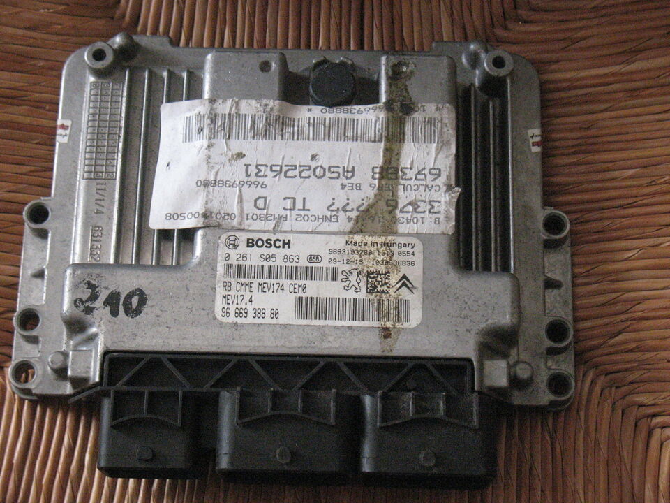 ECU PEUGEOT 3008 5008 BOSCH 0261S05863 MEV17.4 9666938880