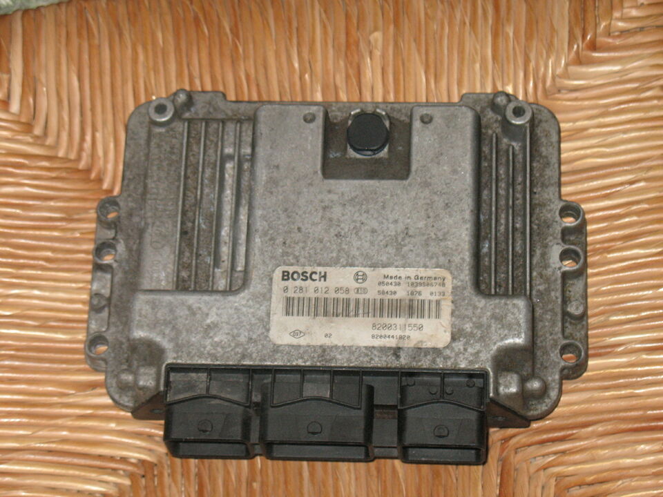 ECU RENAULT 2.2 DCI 0281012058 8200311550 8200441820