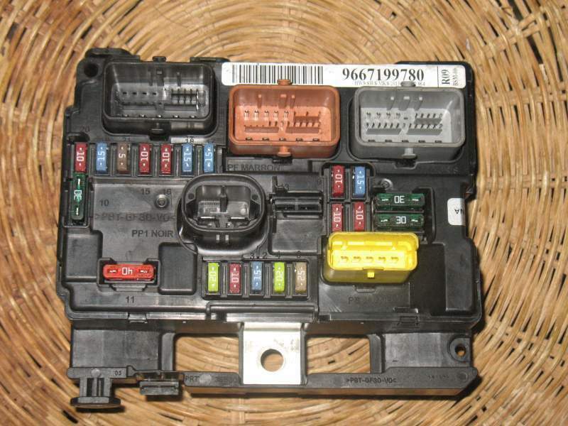 Fuse box citroen c3 picasso peugeot 207 9667199780 r09 bsm-00