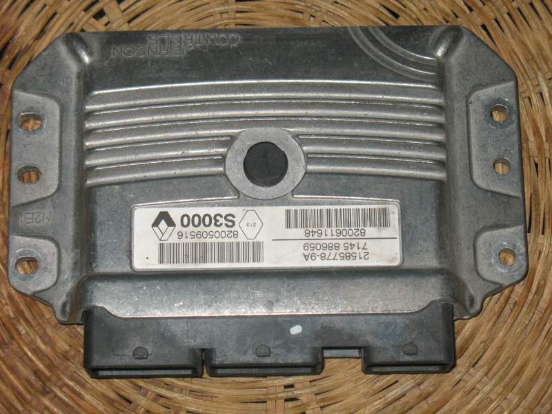 ECU RENAULT SCENIC 1.6 21585778-9A 8200611648 8200509516 S3000