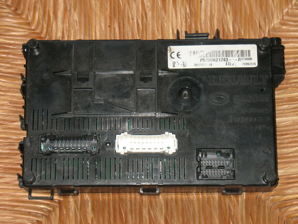 Body computer renault clio 2 p8200234045b uch-n2 21675786-8a