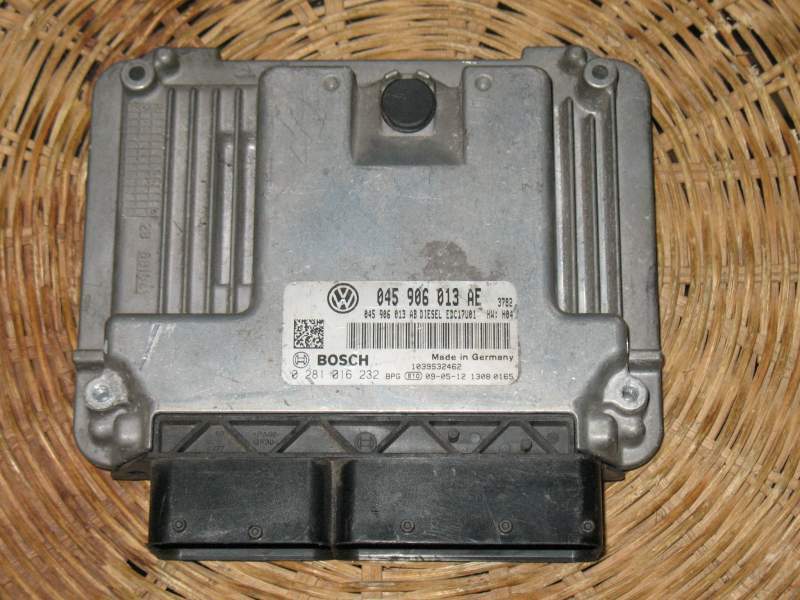 ECU Seat Ibiza 6J 045906013AE BOSCH 0281016232 EDC 17U01-4.31
