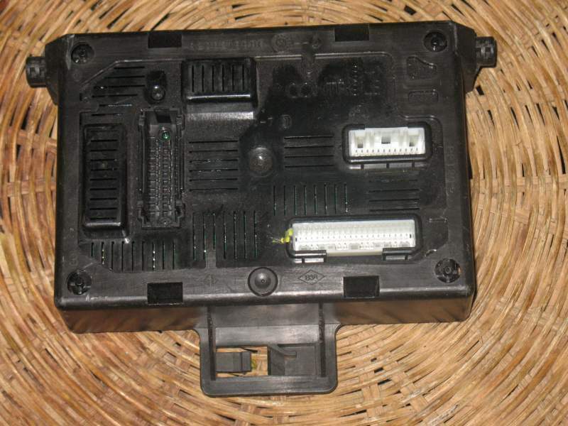 Renault clio ecu body control module bcm 8200652286 BCML2CR+