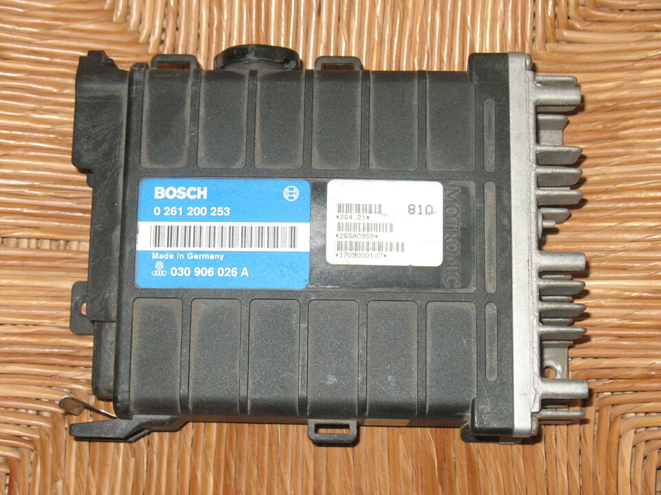 Volkswagen POLO 1.0 1990-91 ECU BOSCH 0261200253 - 0309 06026A