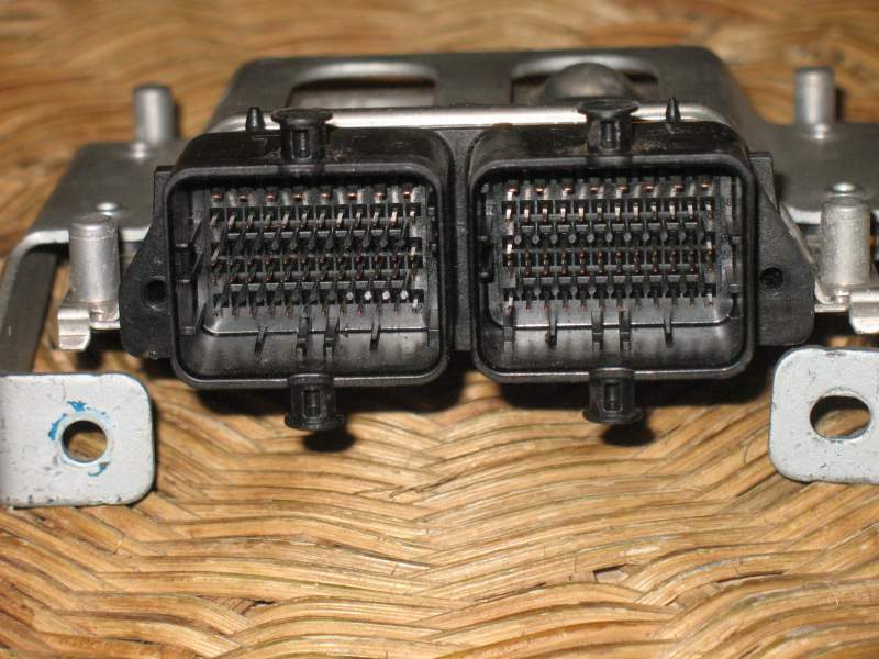 VW UP! injection ECU - 0261S06093 / 04C906020A Volkswagen 2012