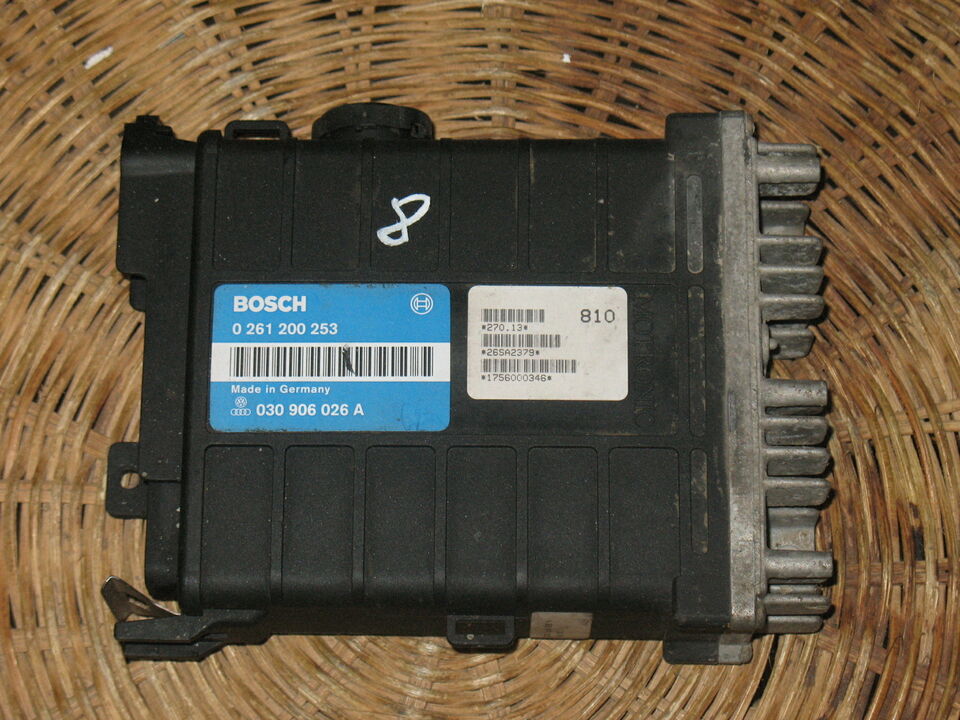 Volkswagen POLO 1.0 1990-91 ECU BOSCH 0261200253 - 0309 06026A