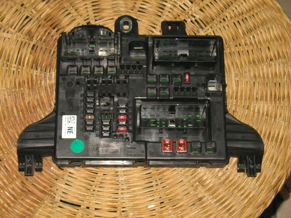 INSIGNIA 2.0 CDTI SRI Scatola fusibili 13277321 13277321 03 NE