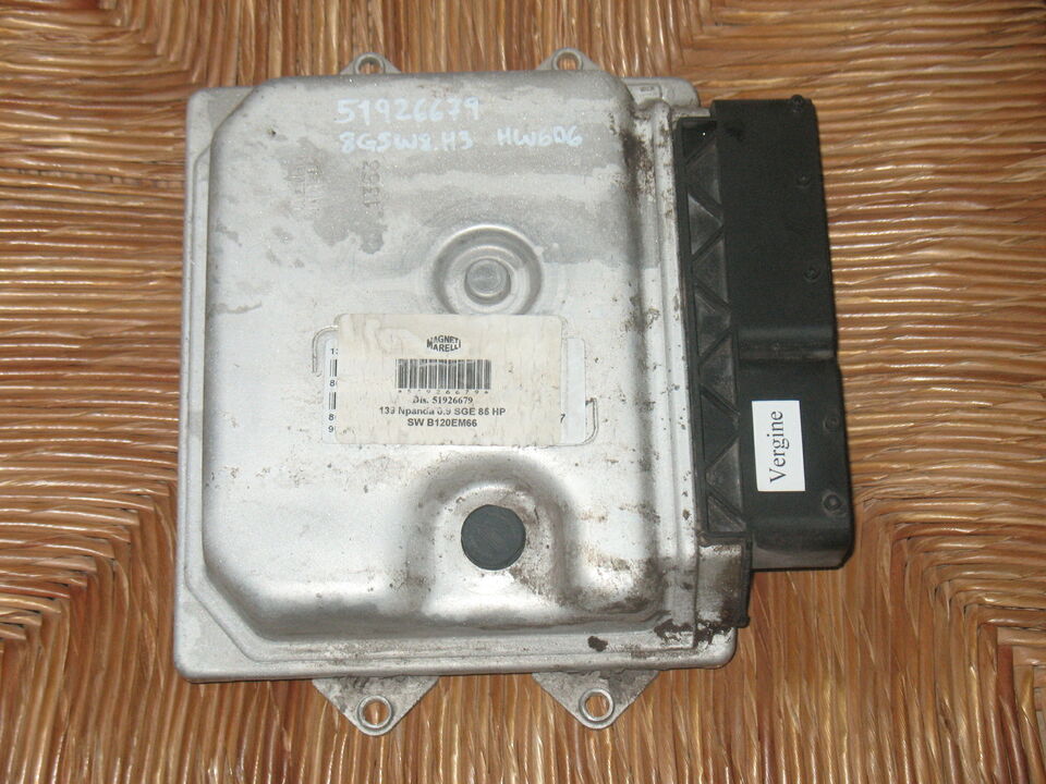FIAT Panda TwinAir TC 0.9 ECU 51926679 8GSW8 H3 HW606