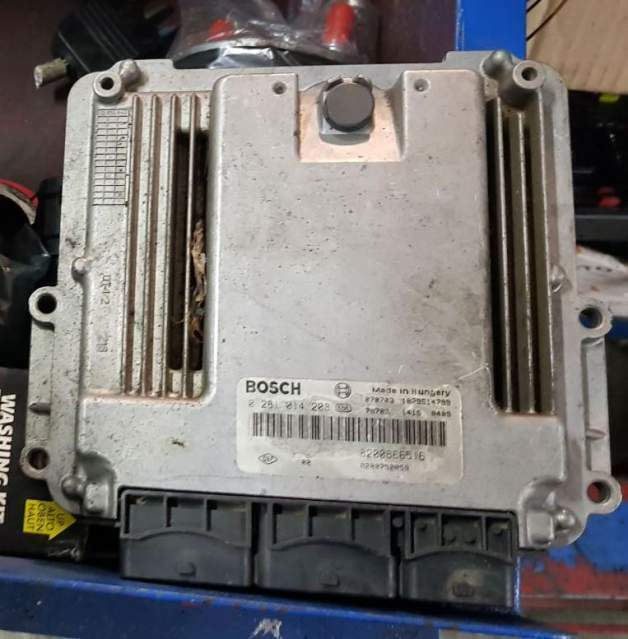 ECU TRAFIC OPEL VIVARO 2.0 CDTI 0281014208 8200666516 8200752059 EDC 16CP33-6.1