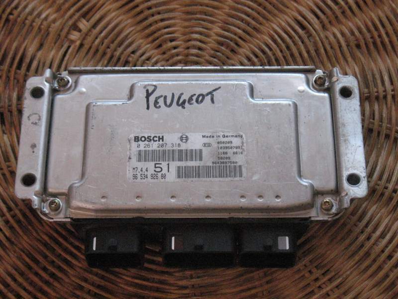 ECU Citroen Picasso 1.6 0261207318 9653492580 M7.4.4