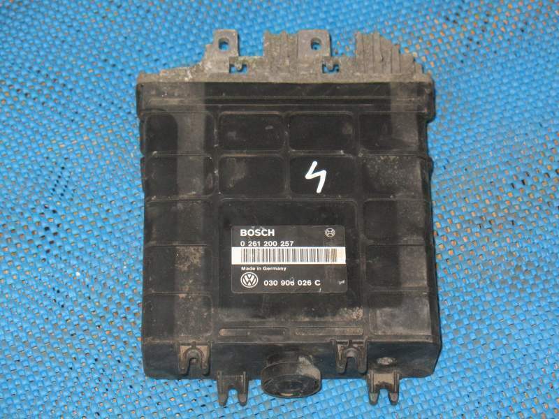 ECU VOLKSWAGEN GOLF VENTO 1.4 BOSCH 0261200257 030906026C