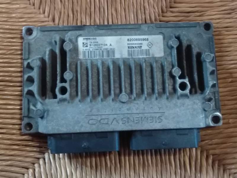 ECU CENTRALINA MEGANE SCENIC 1.9 S126027104A 8200695968 TA2005