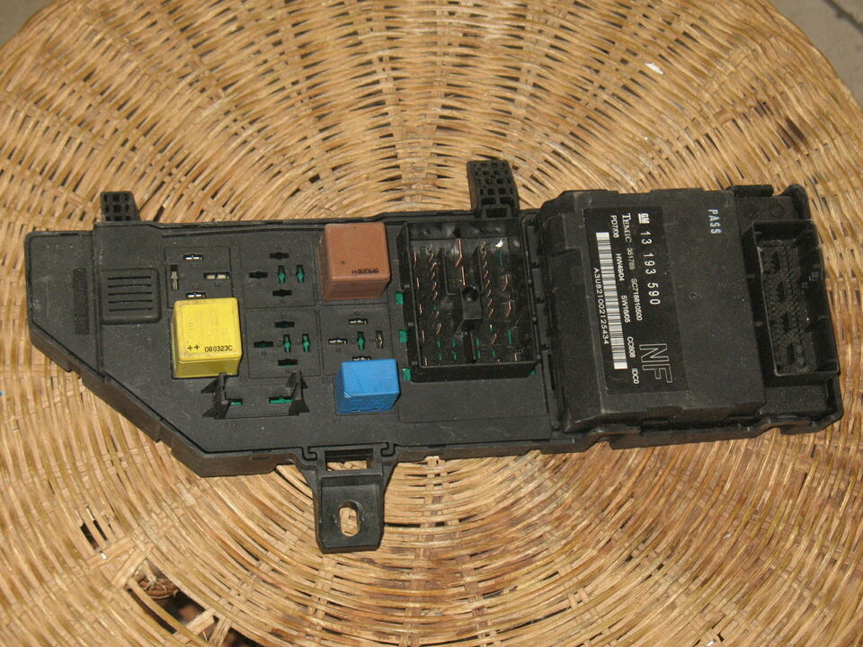 Ecu body computer opel bcm gm 13193590 13223678