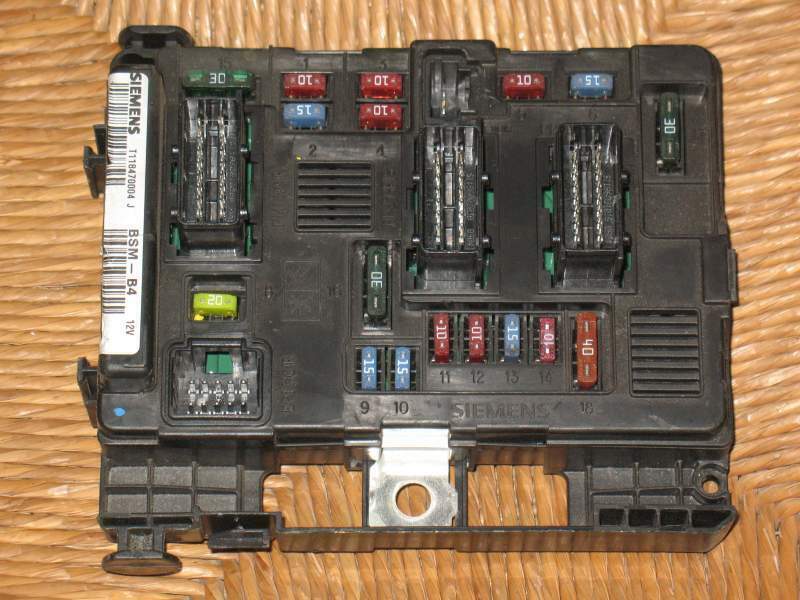 Citroen picaso bsm fuse box T118470004J 9643498780-00 bsm b4
