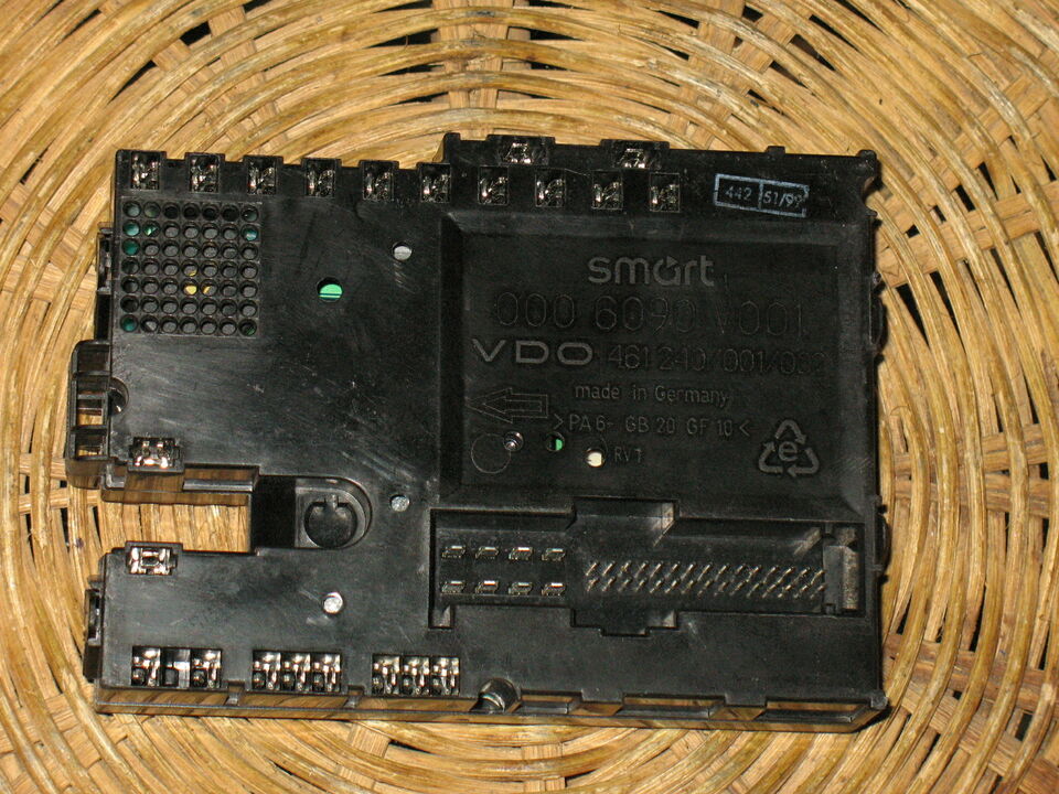 Smart FORTWO 450 600 700 800 Cdi Body Computer Vdo 0006090V001