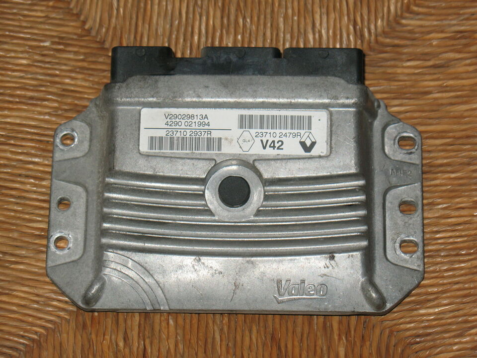 ECU DACIA SANDERO 237102937R V29029813A 237102479R V42