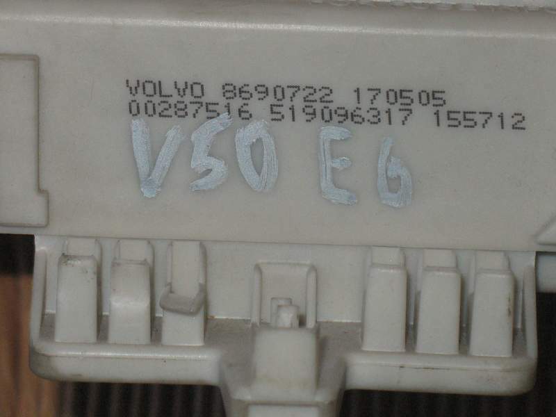 Volvo V50 2.0 Diesel CEM 2005 - 8690722 BCM Fuse Box