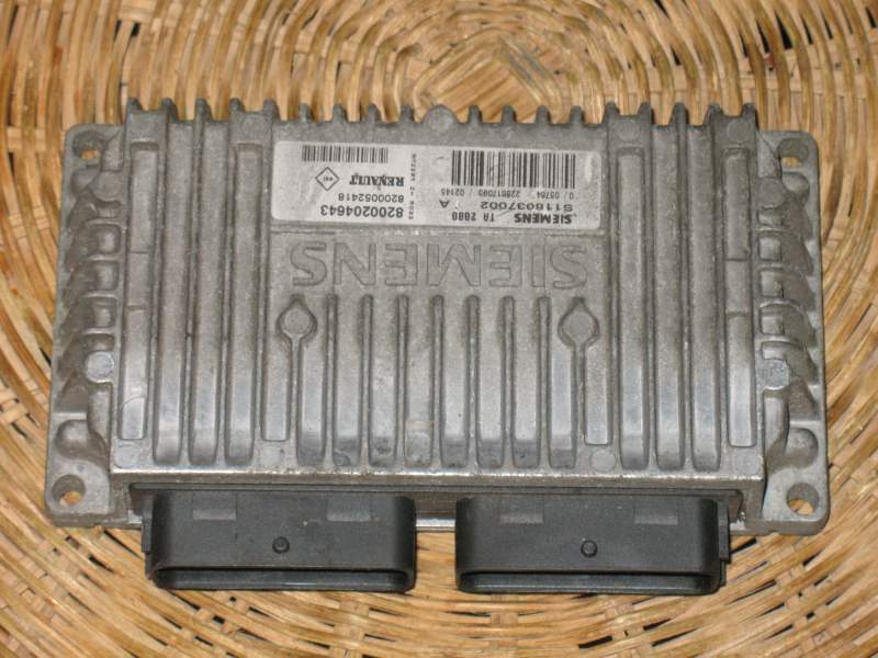 ECU Renault Clio II 8200204643 S118037002 Bj 02 1.4 L 16 V