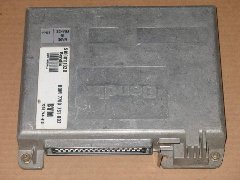 ECU / ECM BENDIX S100811102C RENAULT HOM 7700731802 BVM 7700744410 S10