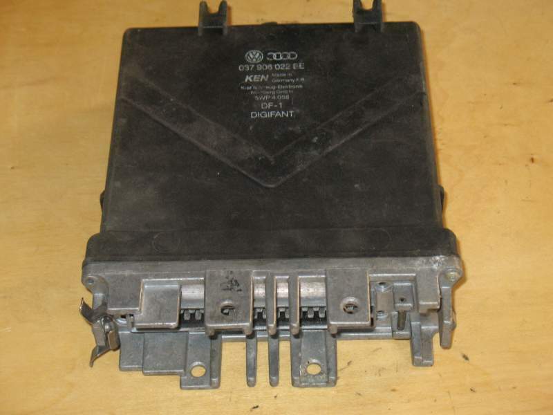 DF-1 Digifant II AUDI A80 1994 2.0 ENGINE ECU 037906022EE EN EE