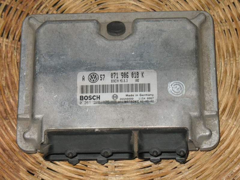 ECU VW Golf 2.3 V5 Engine SEAT 071906018K BOSCH 0261206175