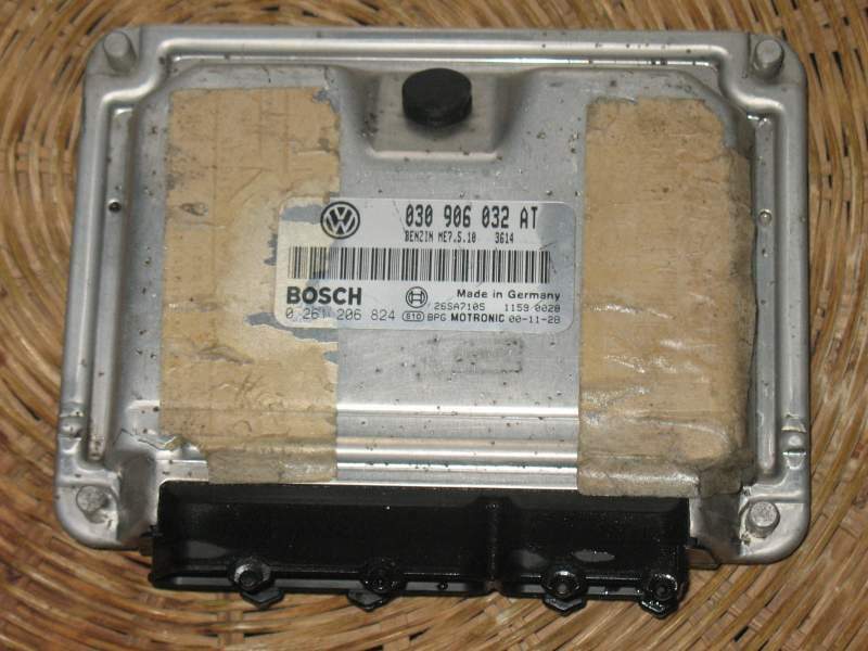 VW Lupo SEAT Arosa 1,4 60PS 030906032AT BOSCH 0261206824 ECU