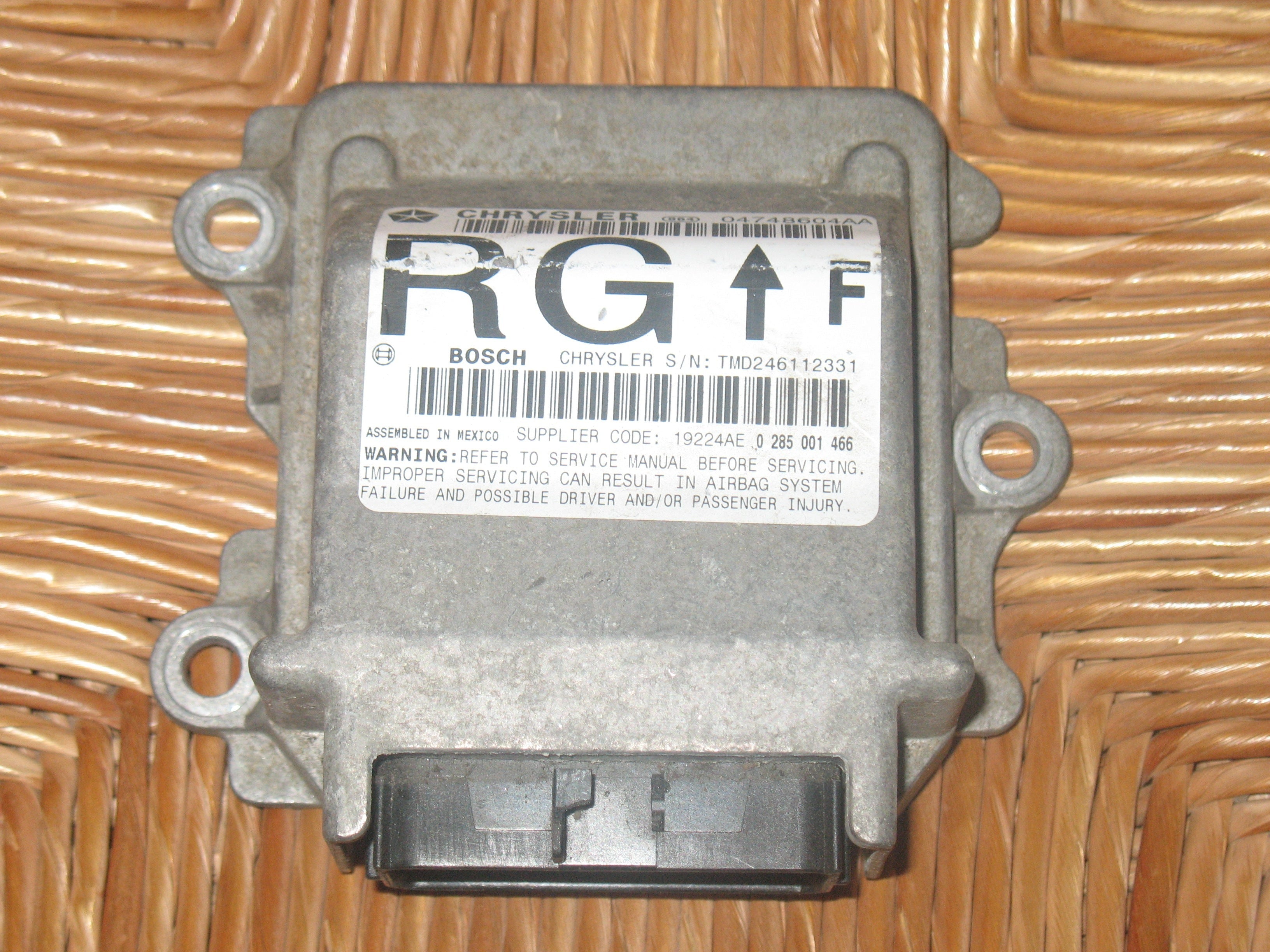 A176 Chrysler Voyager Control Unit ECU 0285001466 / 04748604AA