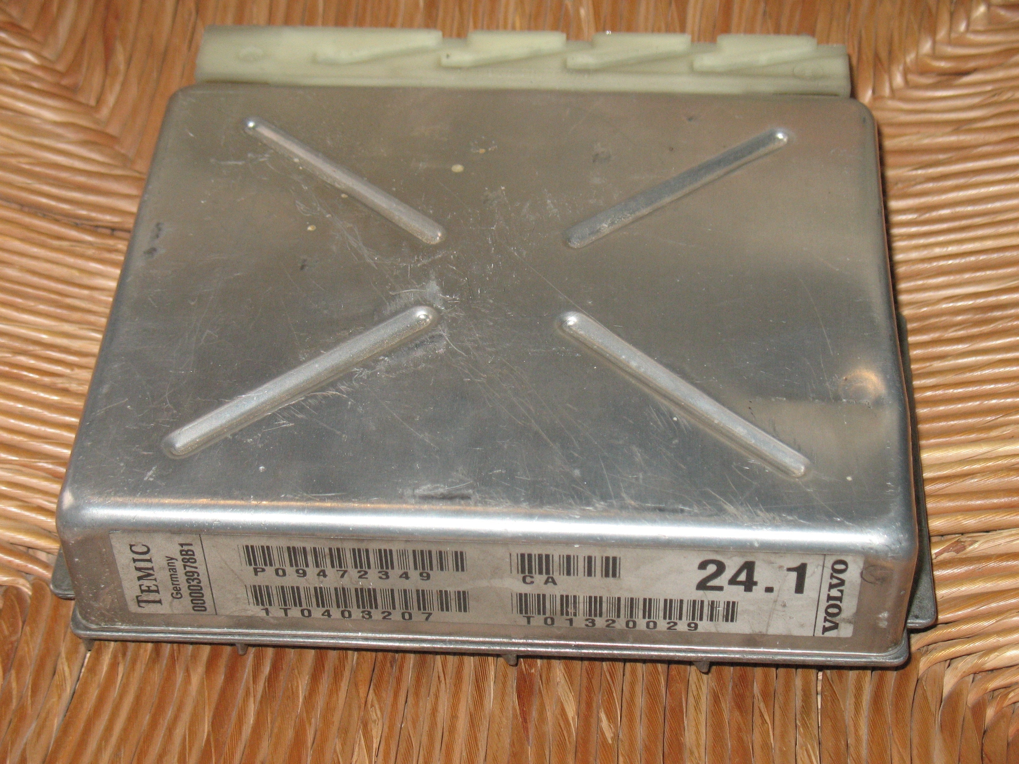 00003978A9 centralina motore per VOLVO S80 2.5 D 1999-2006 P09472349 1T0403207