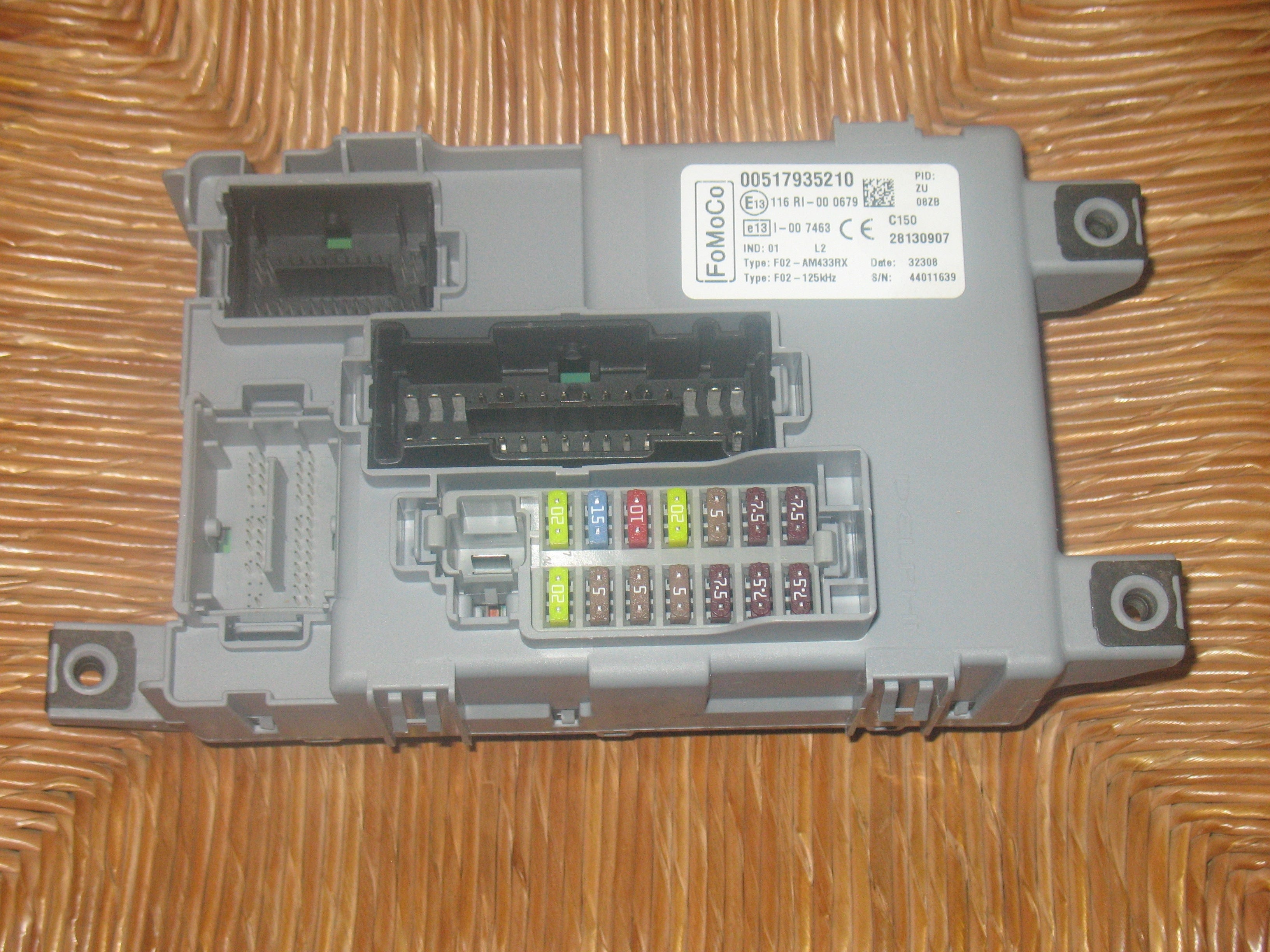 BODY COMPUTER FORD KA 00517935210 517935210  28211878 44717477