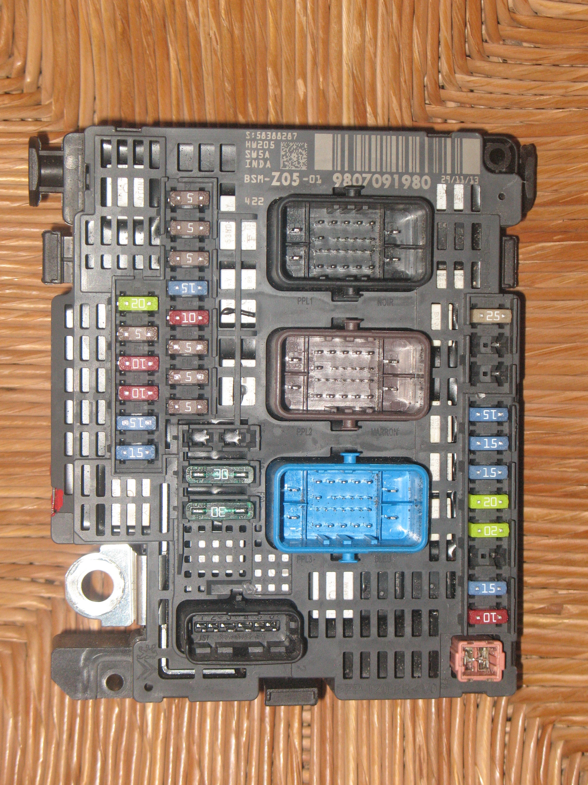 BSM-Z05-01 SCATOLA FUSIBILI SOTTO COFANO CITROEN C4 PEUGEOT 308 9807091980