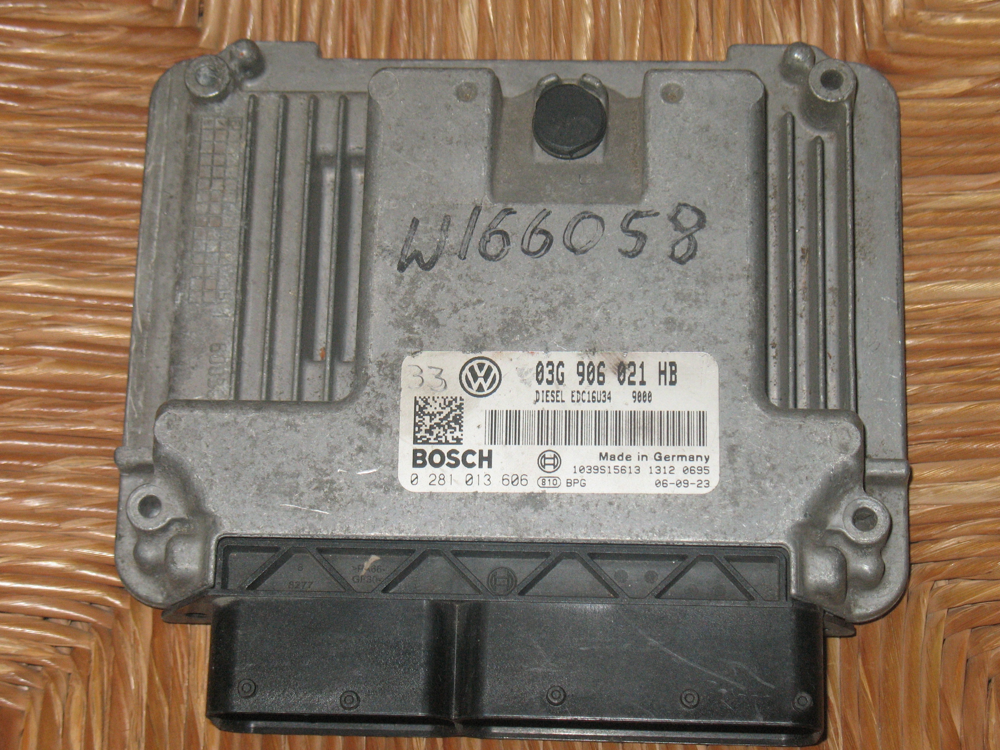 ECU VW VOLKSWAGEN GOLF 1.9 TDI 03G906021 HB EDC16U34 0281013606