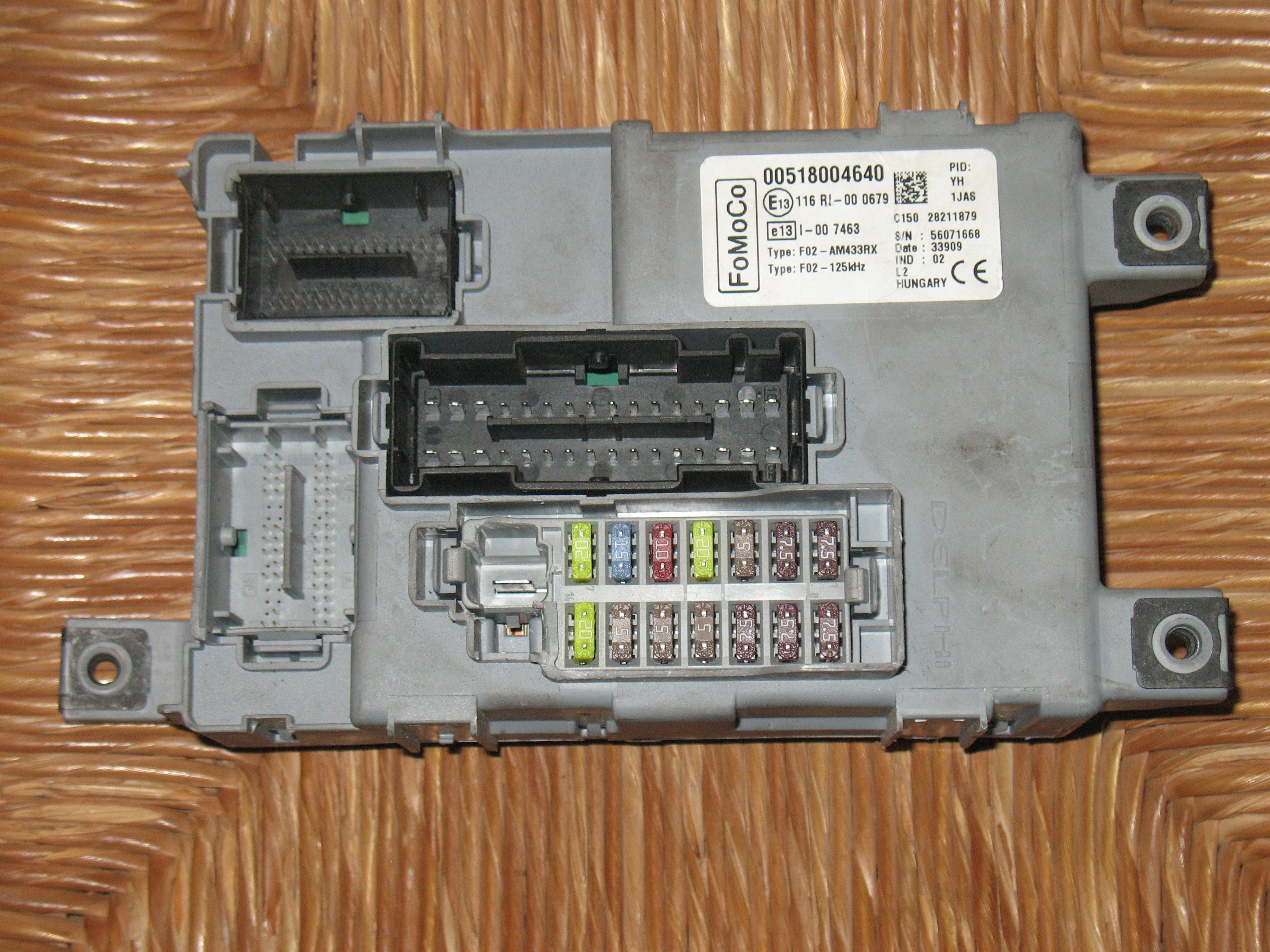 ECU 00518004640 FORD KA 1.2 2008-2018 1.3 FUSE BOX 518004640