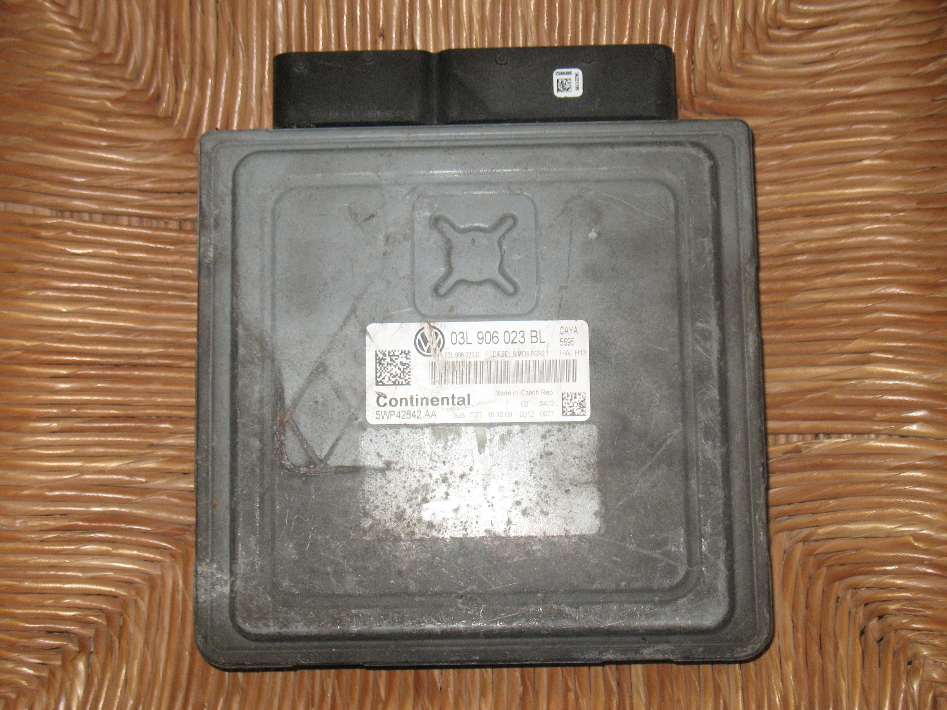 VOLKSWAGEN POLO 6R ECU MK5 03L906023BL 1.6 TDI DIESEL ENGINE ECU 5WP42842AA