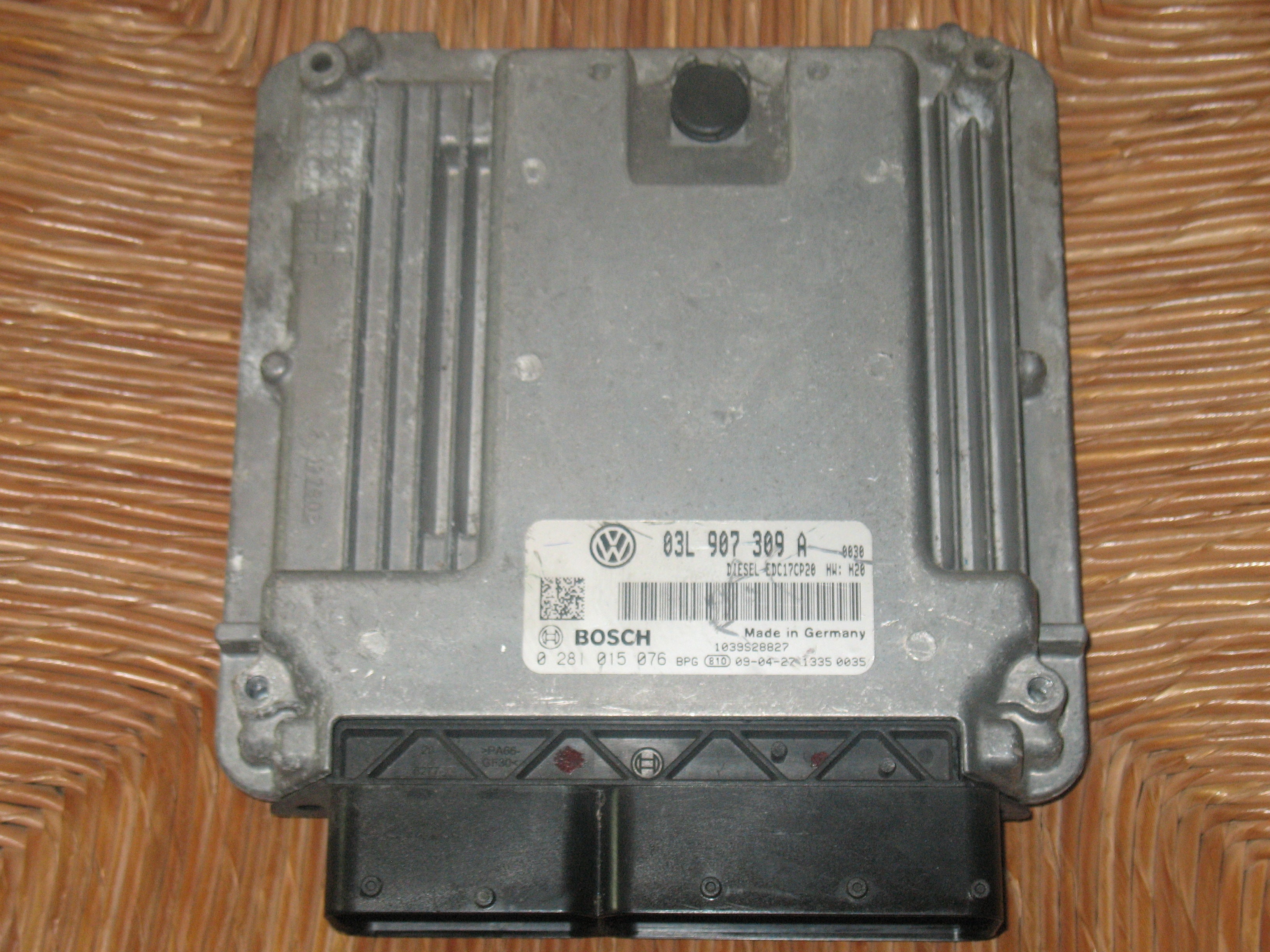CENTRALINA MOTORE AUDI VW VOLKSWAGEN BOSCH 0281015076 03L907309A EDC17CP20