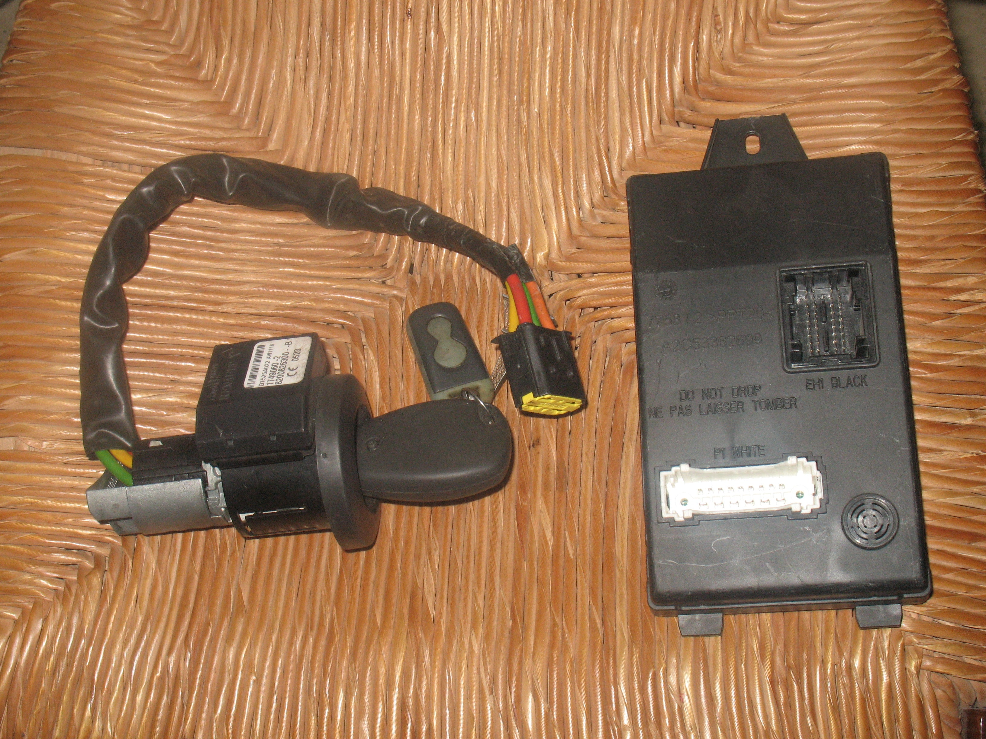 KIT Ecu centralina dacia duster sid306 s180095105a 237101496r con blocchetto chiave + body