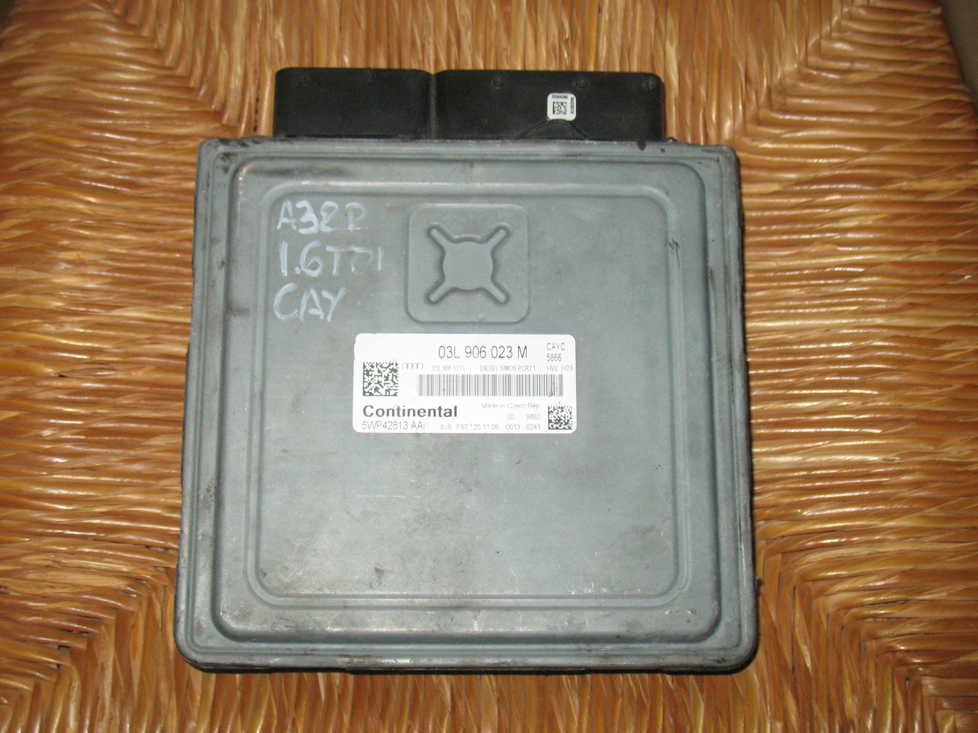 ECU CENTRALINA MOTORE AUDI A3 1.6 TDI 03L906023M 5WP42813AA SIMOS PCR2.1