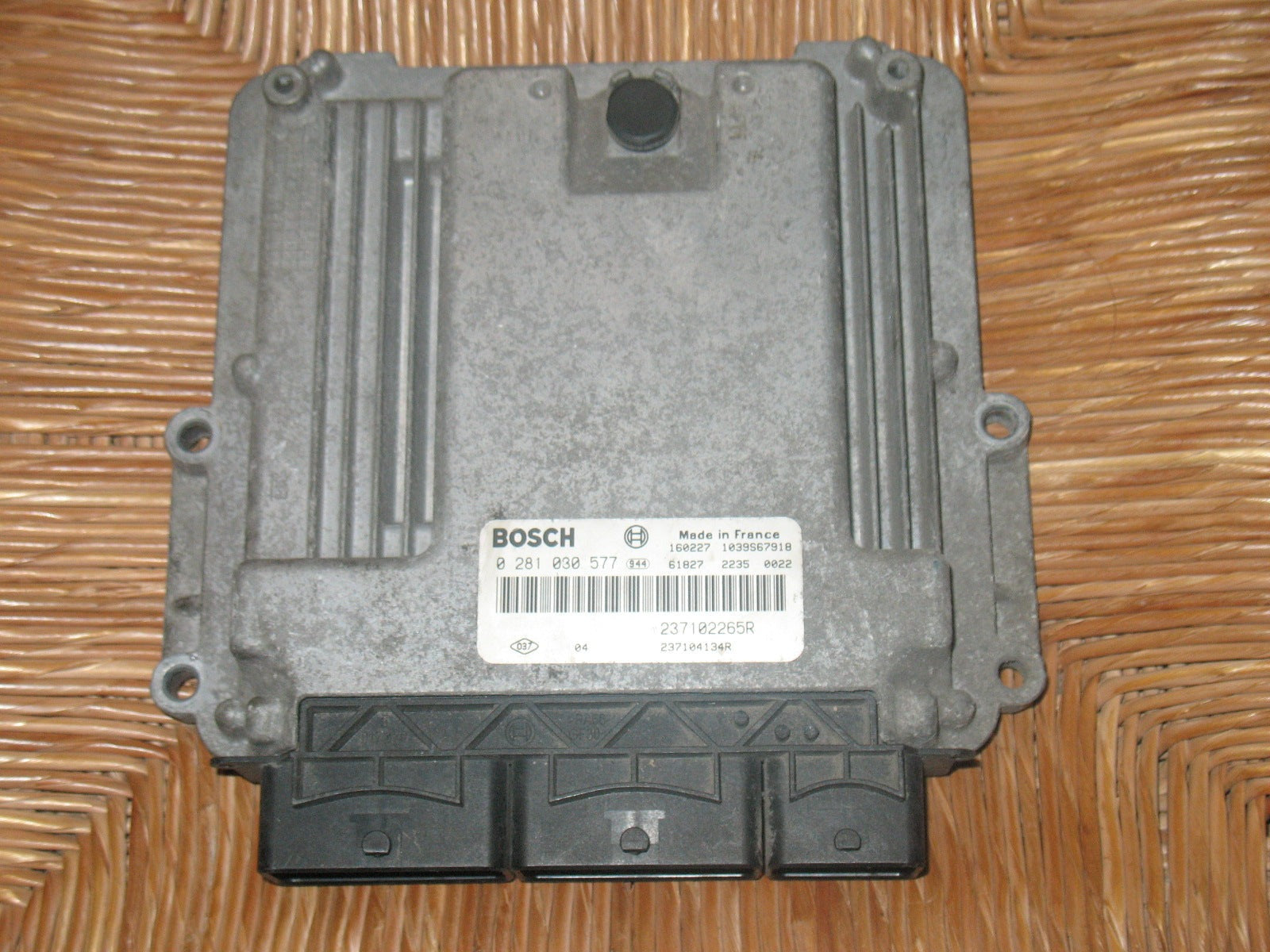 ECU CENTRALINA MOTORE RENAULT MASTER 2.3 DCI BOSCH 0281030577 237102265R 237104134R  EDC 17C42-3.21