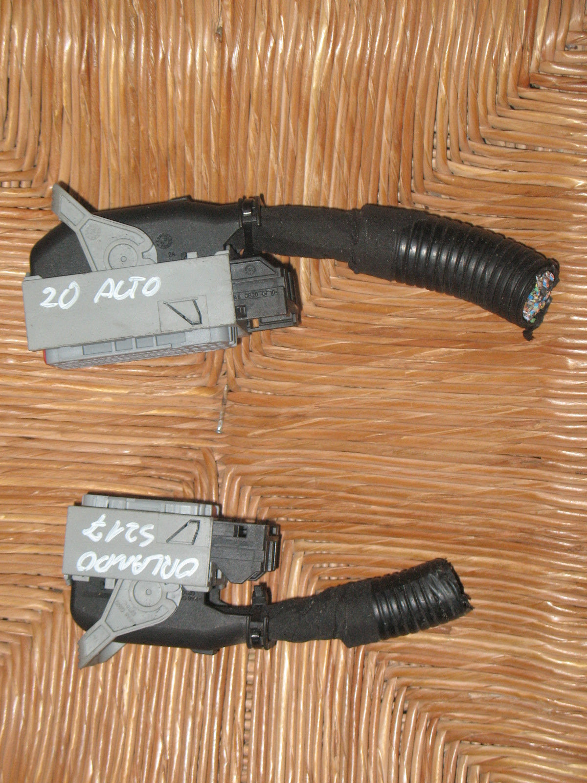 Connettori per ecu centralina 25187592 aa9t chevrolet orlando delphi DCM3.7AP