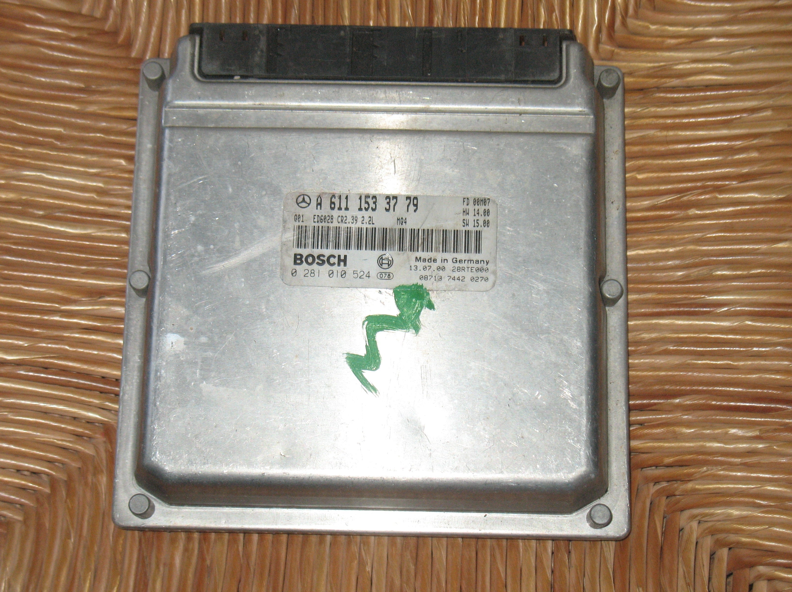 ECU  MERCEDES BENZ W903 SPRINTER A6111533779 0281010524 EDC 15C6-4.31