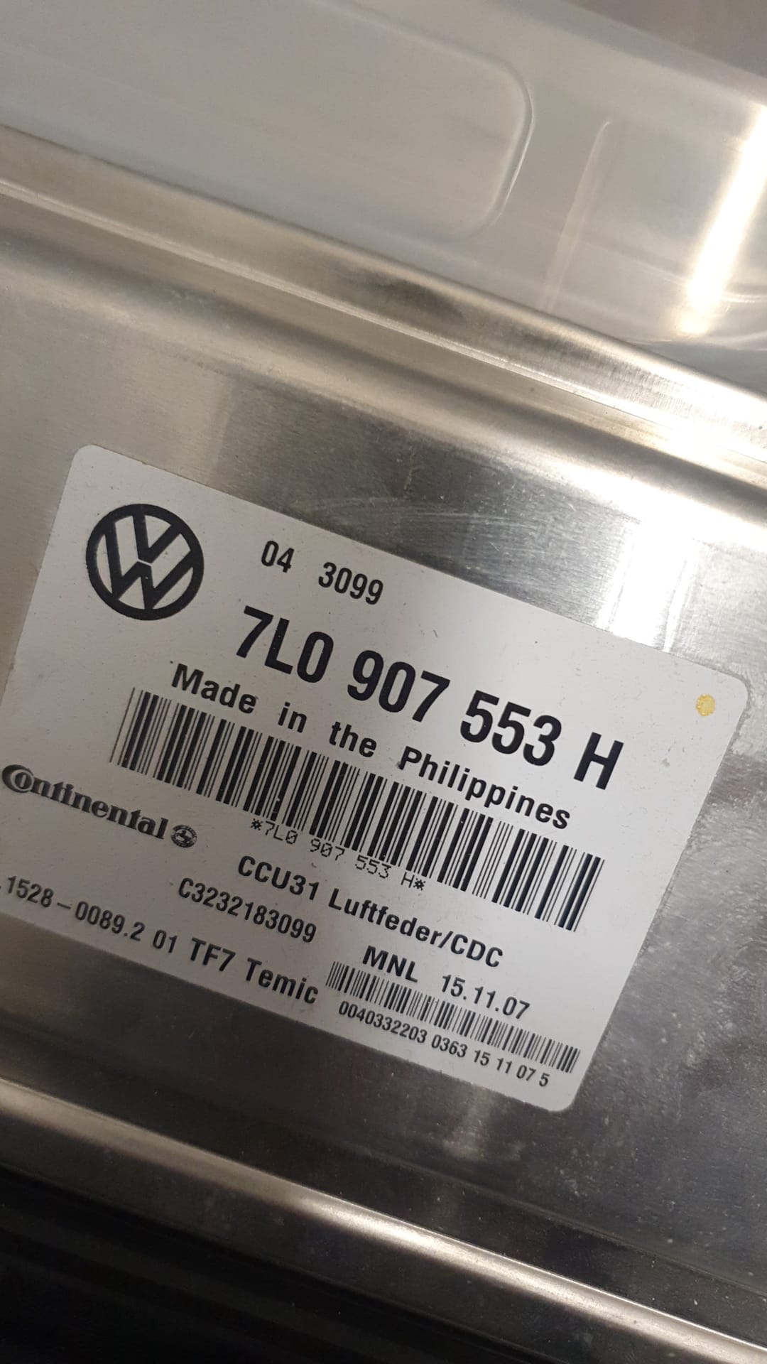 7L0907553H OEM AUDI VW SEAT SKODA. 04-07 TOUAREG CAYENNE AIR RIDE CONTROL MODULE SUSPENSION 7L0907553H