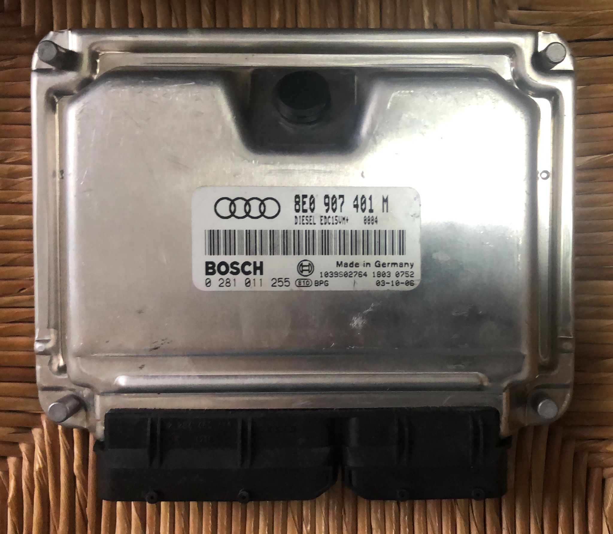8E0907401M 0281011255 Audi A6 Motore ECU Motore Bosch EDC 15VM 2.M5