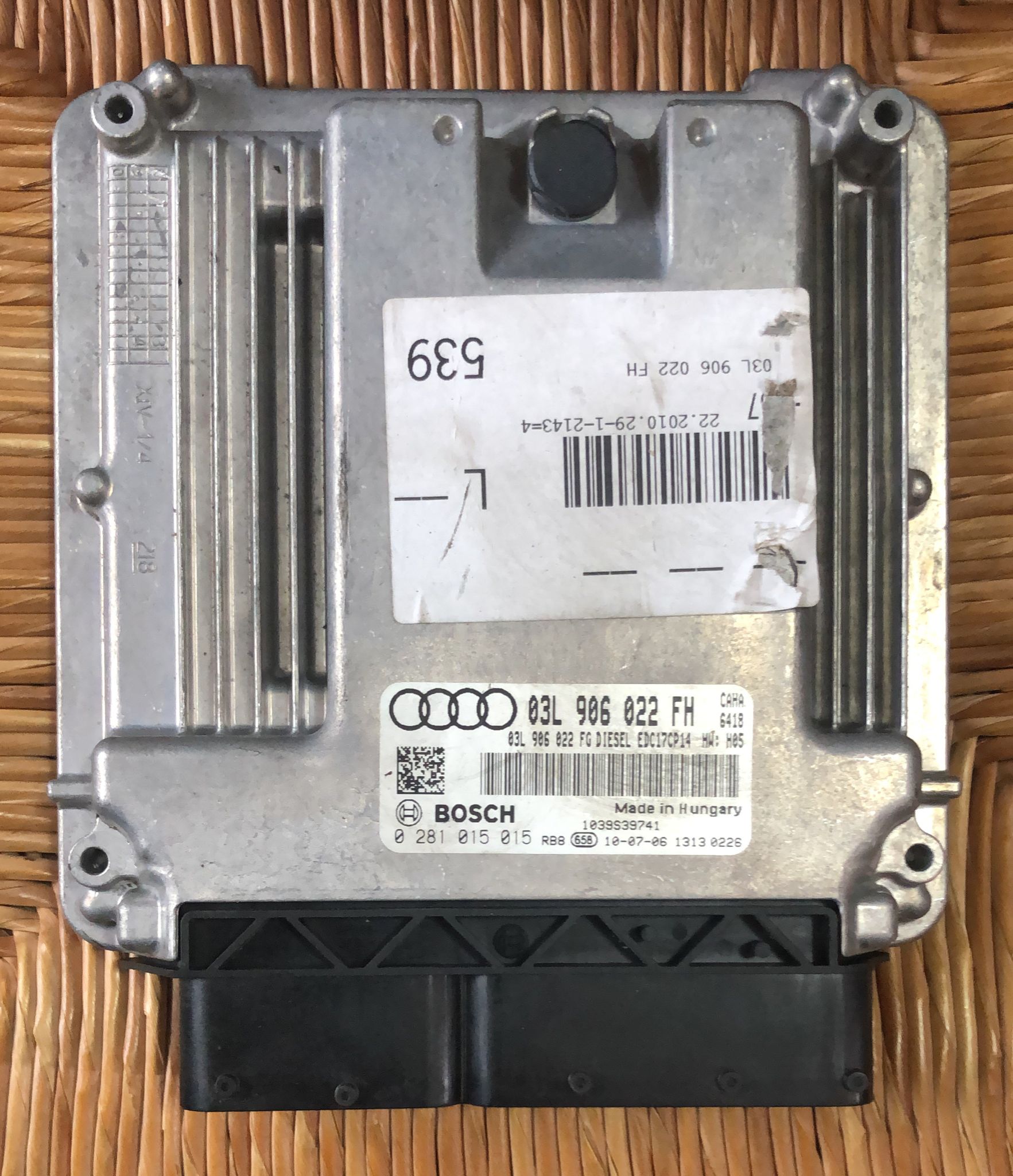 Centralina ECU AUDI 2.0 TDI. BOSCH 0281015015 03L 906 022 FH EDC17CP14