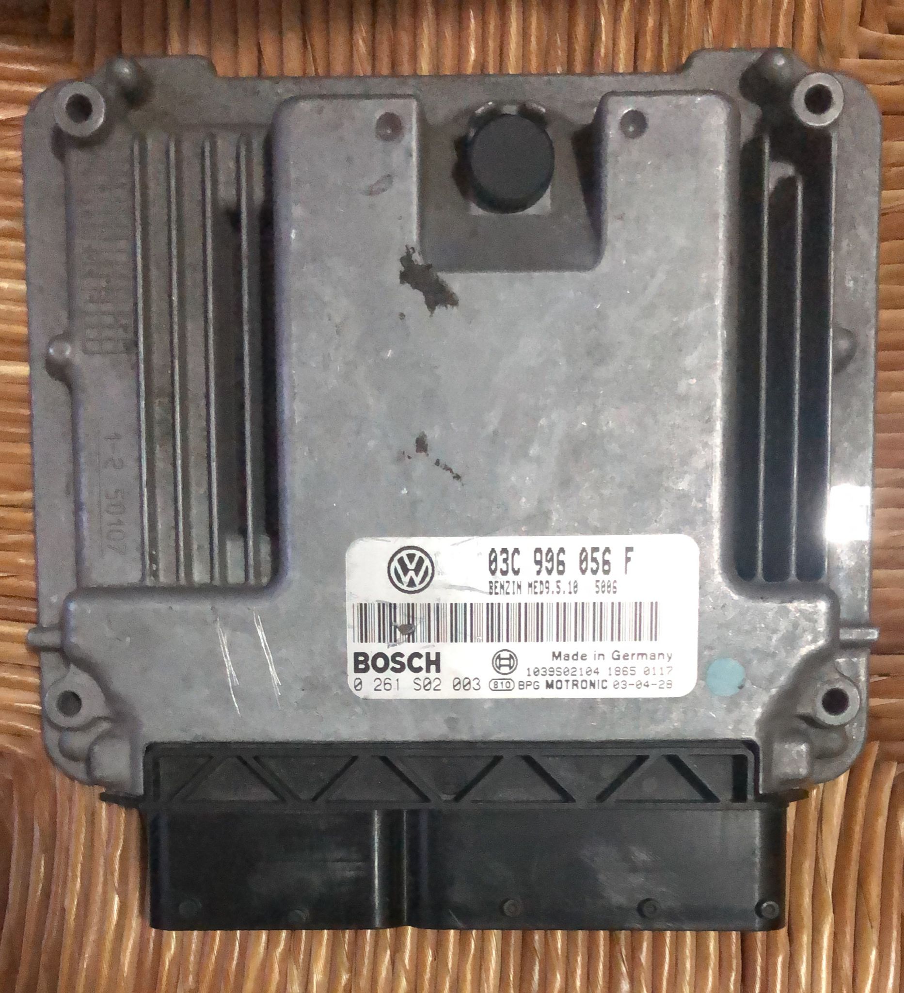 CENTRALINA MOTORE VW VOLKSWAGEN TOURAN 1.6 FSI 03C906056F BOSCH 0261S02003 BENZIN MED9.5.10