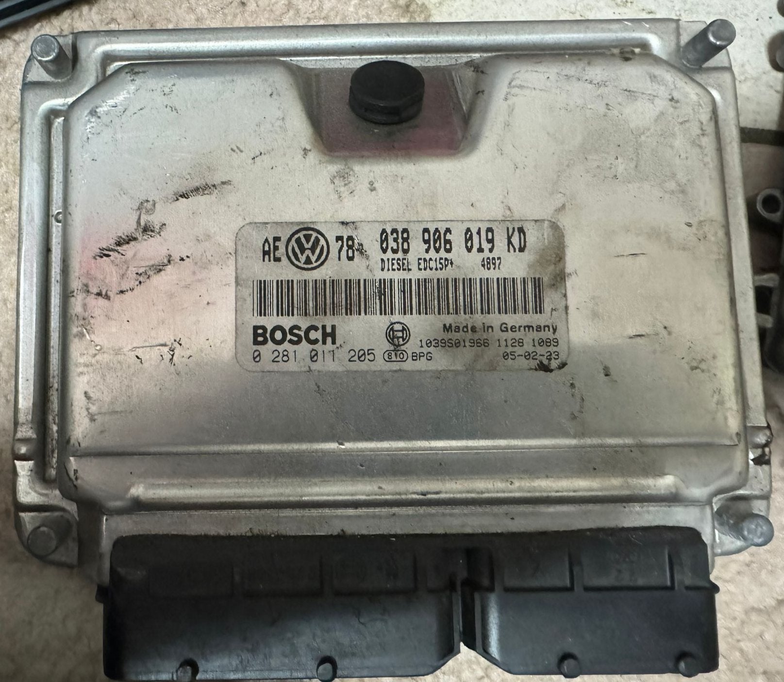 ECU BOSCH 0281011205 VOLKSWAGEN PASSAT 3B 1.9 TDI 96kw 038906019KD 2000 2006