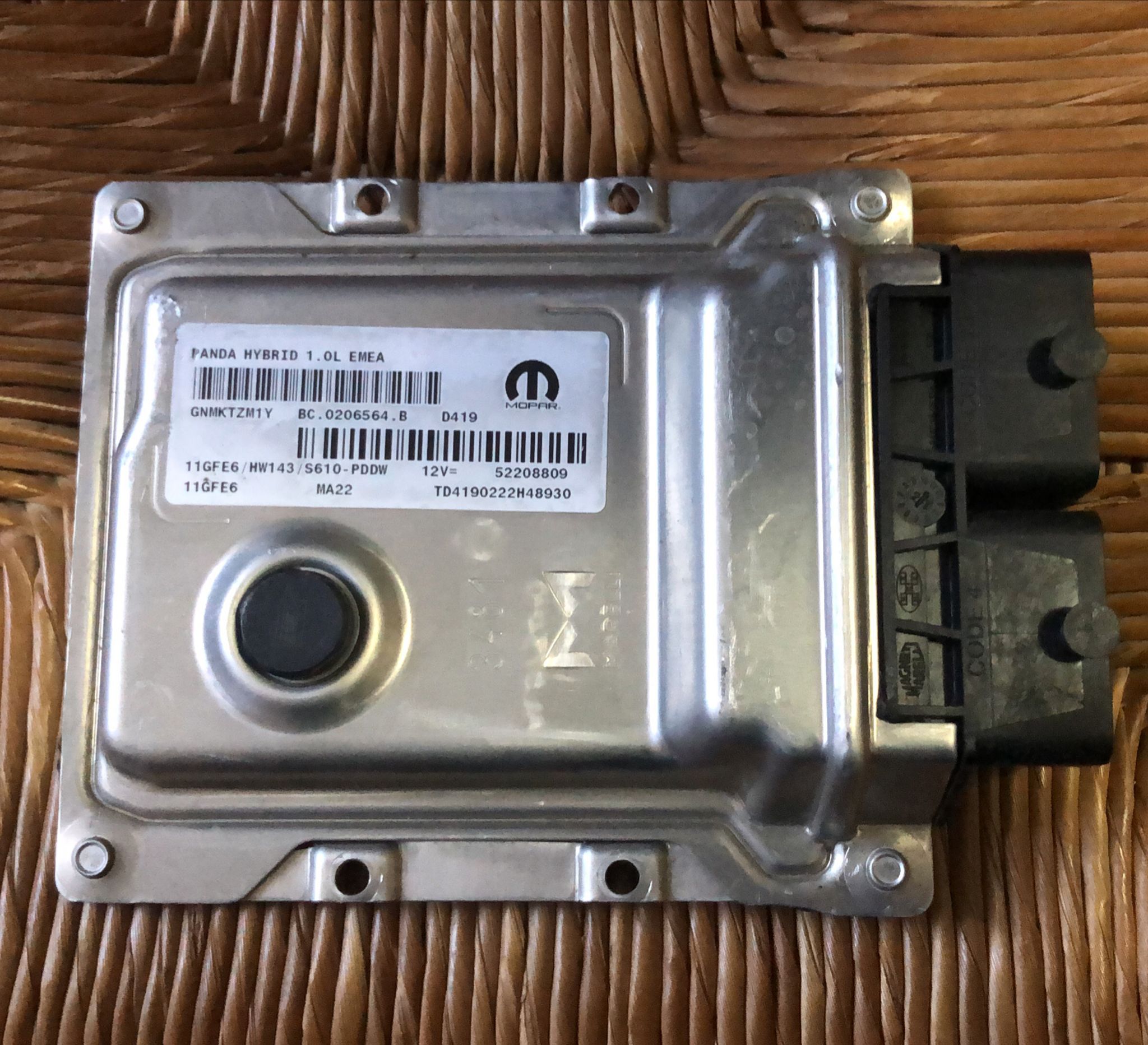 ECU CENTRALINA MOTORE FIAT PANDA HYBRID 1.0 EMEA 52208809 11GFE6 11GFE6 HW143 BC.0206564.B NUMERO TD4190642011980