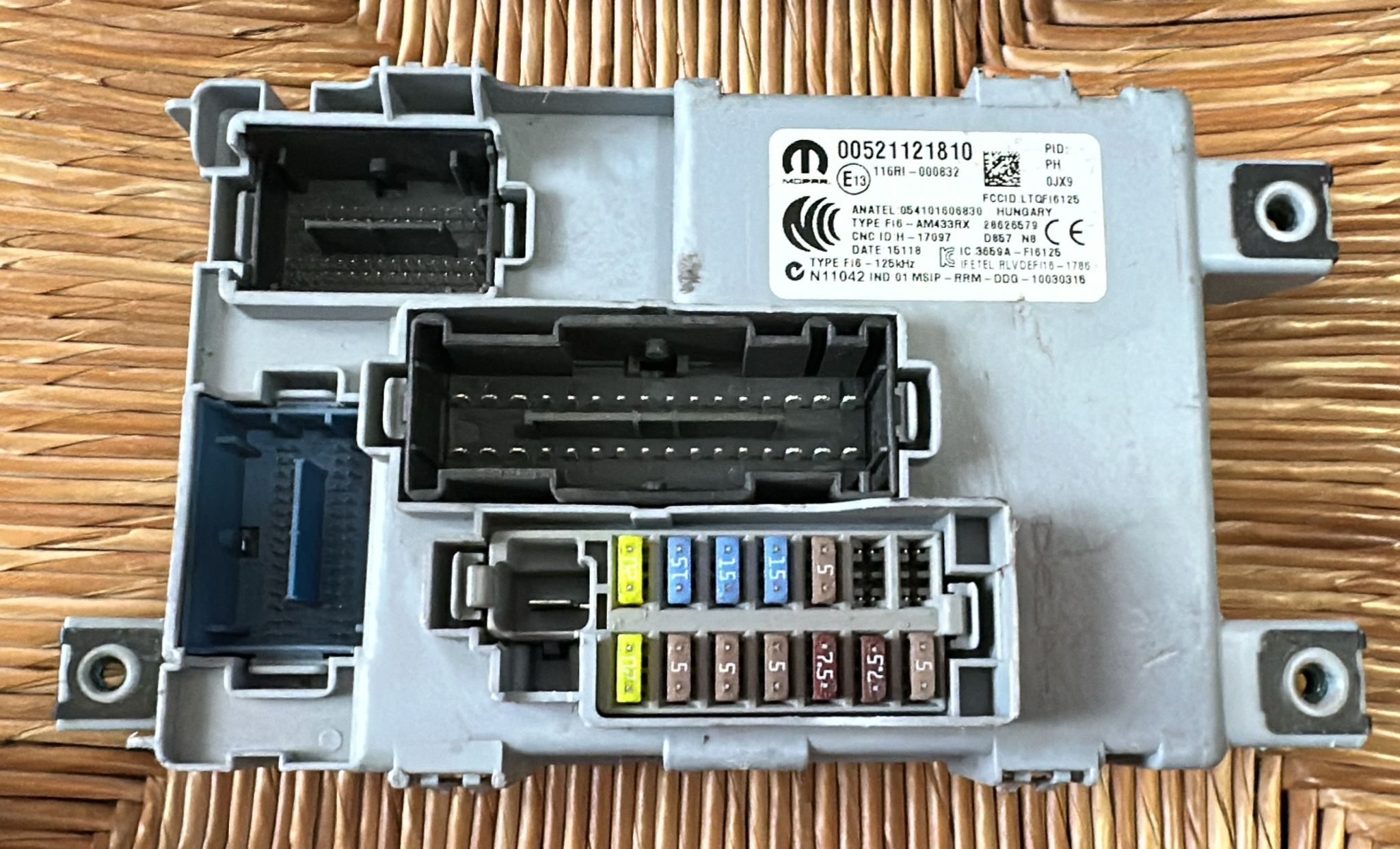 Fiat 500 Body Control Module Delphi 00521121810 116RI000832