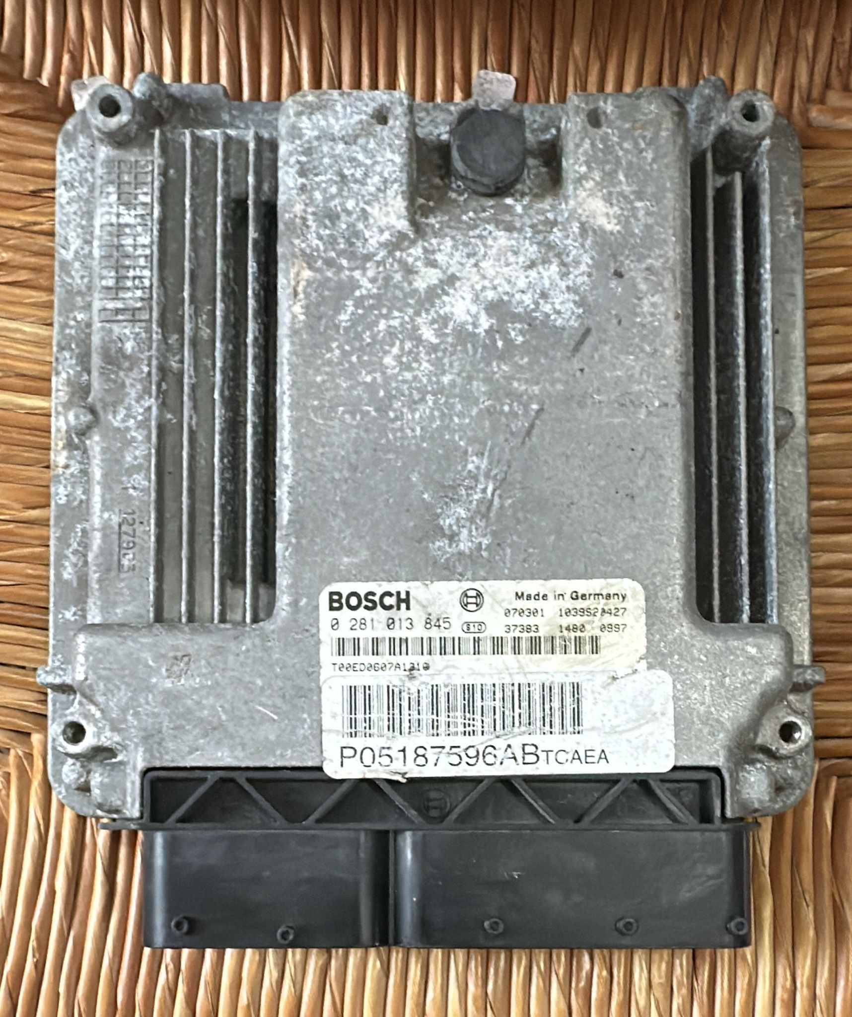 ecu 0281013845 P05094599EA JEEP COMPASS GRAND CHEROKEE PATRIOT 2.0 D 103KW EDC 16U31