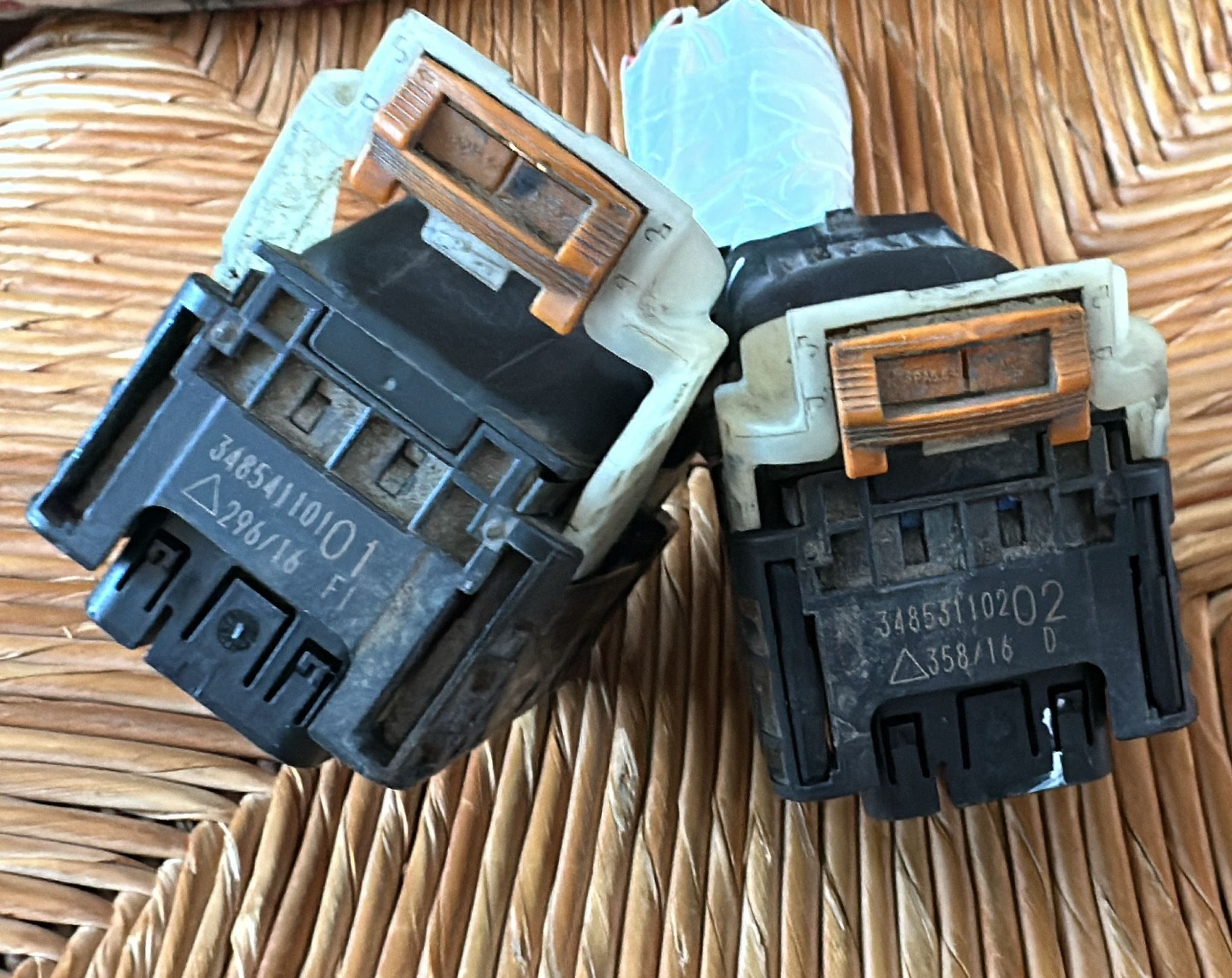 CONNETTORI 34854110101 / 34853110202 per PEUGEOT Partner 3° Ser 1.6 BH01 BOSCH 0281032456 9814182680 EDC 17C60