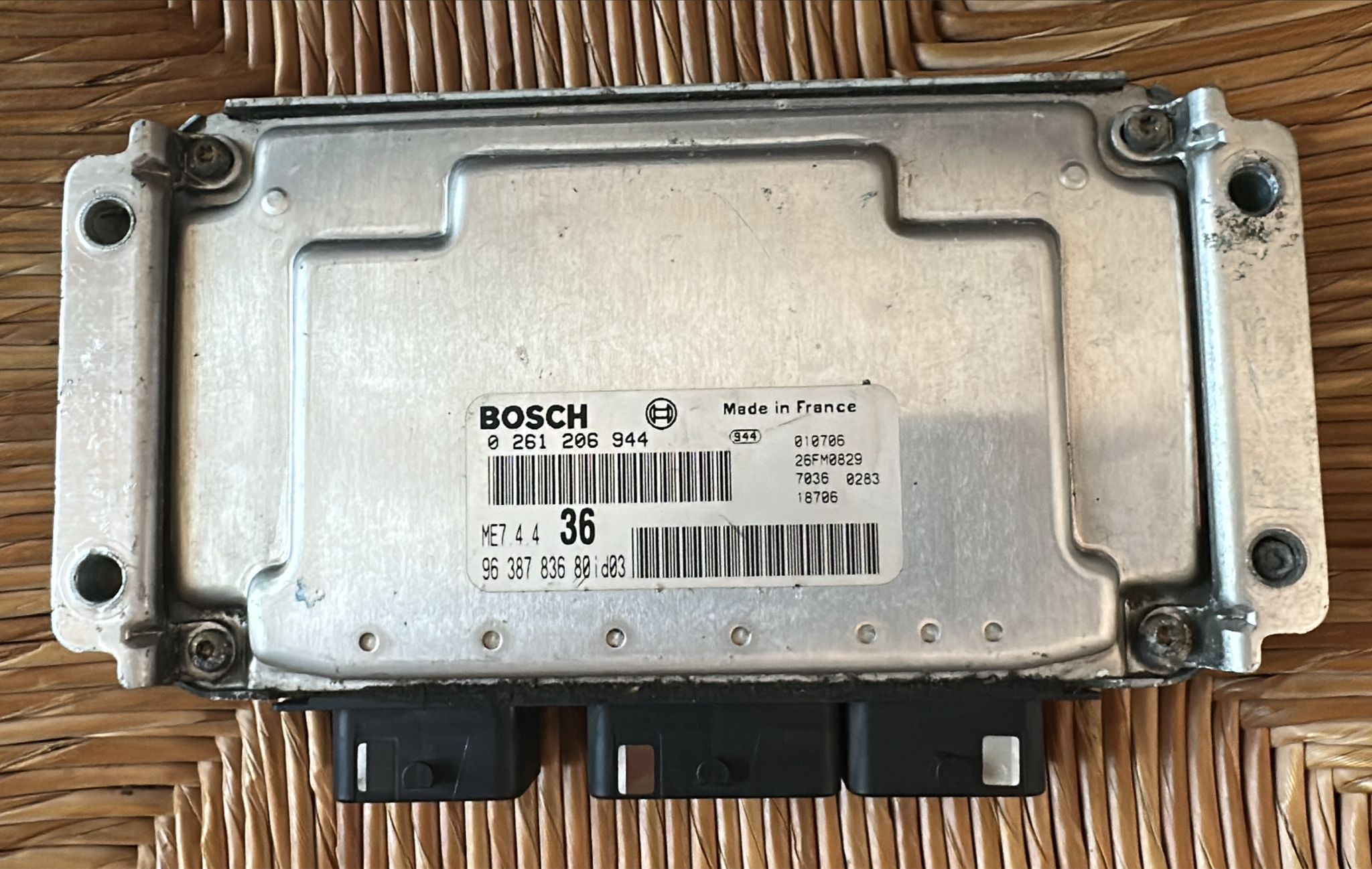 centralina motore Citroen Berlingo 1.6 0261206944 ME7.4.4 NFU 1037353329