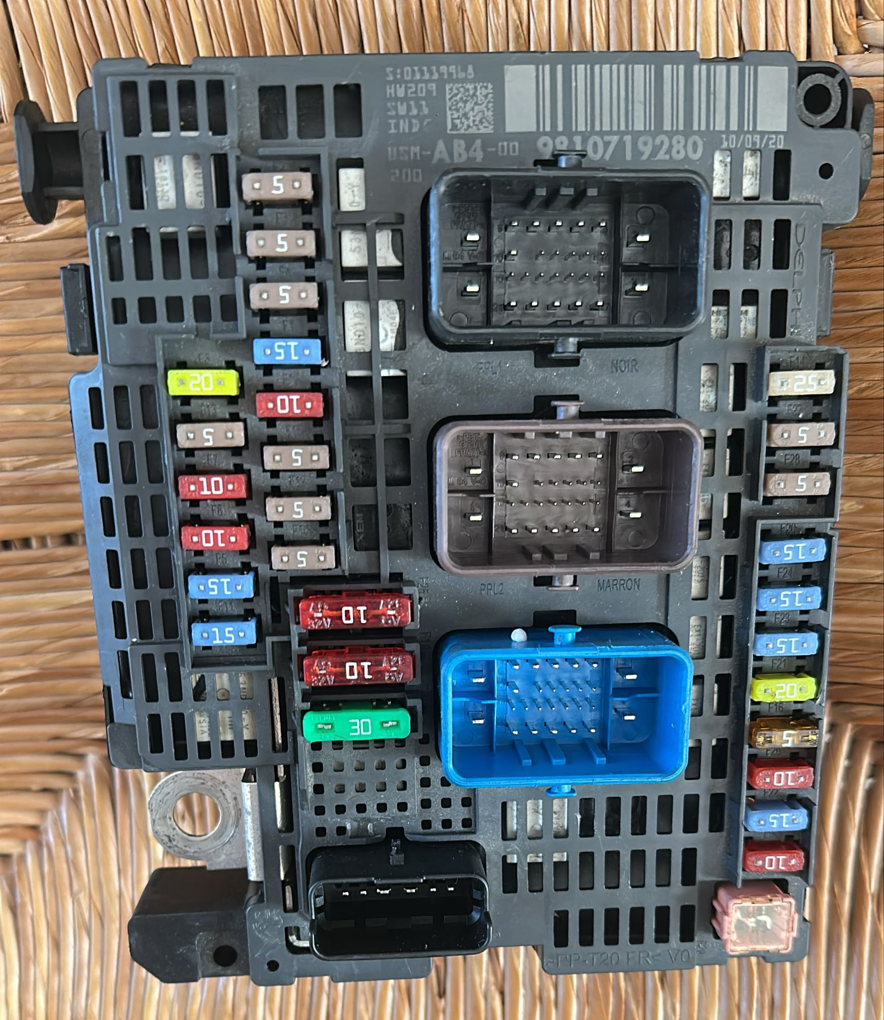 Modulo scatola fusibili 9810719280 per Citroen DS5/Peugeot 508 1.6 2.0 HDI BSM-AB4